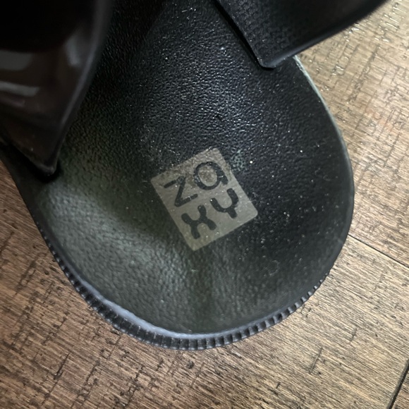 Jelly Sandals - Picture 2 of 3